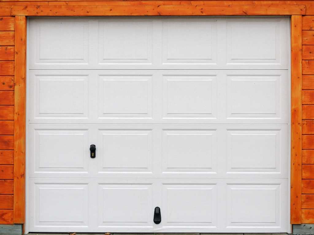 garage door image